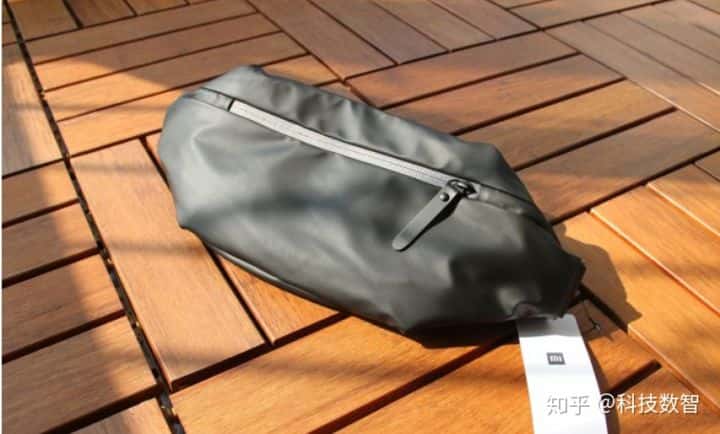 跑步必入實用品推薦——小米運動休閑胸包實測  第4張