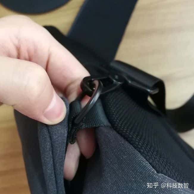 跑步必入實用品推薦——小米運動休閑胸包實測  第14張